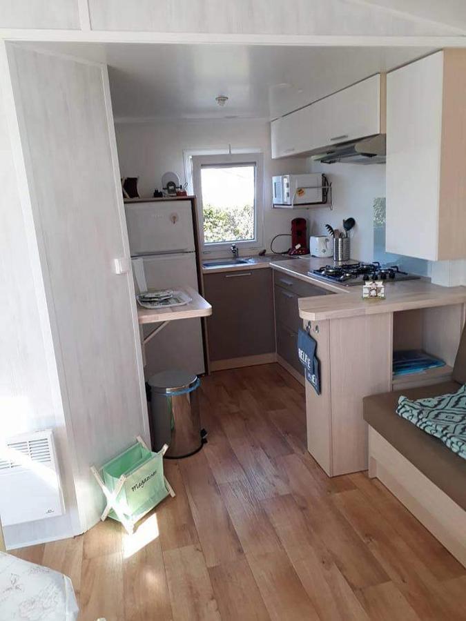 Luxueuze Stacaravan In Bredene Met Eigen Terras En Tuintje Exterior foto
