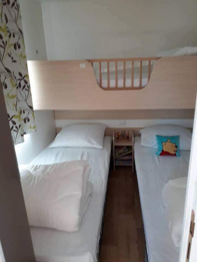 Luxueuze Stacaravan In Bredene Met Eigen Terras En Tuintje Exterior foto