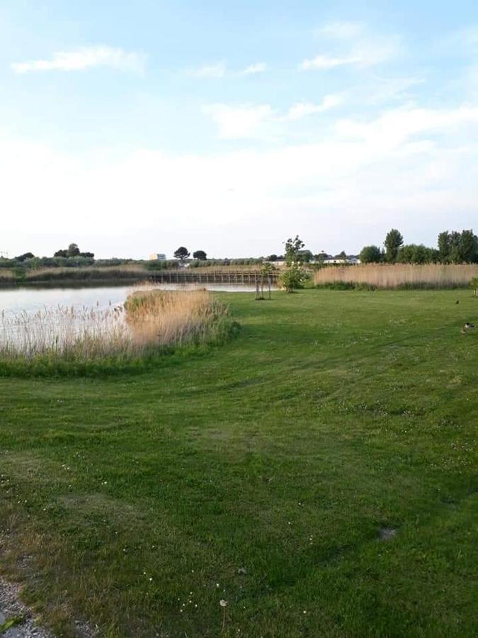 Luxueuze Stacaravan In Bredene Met Eigen Terras En Tuintje Exterior foto