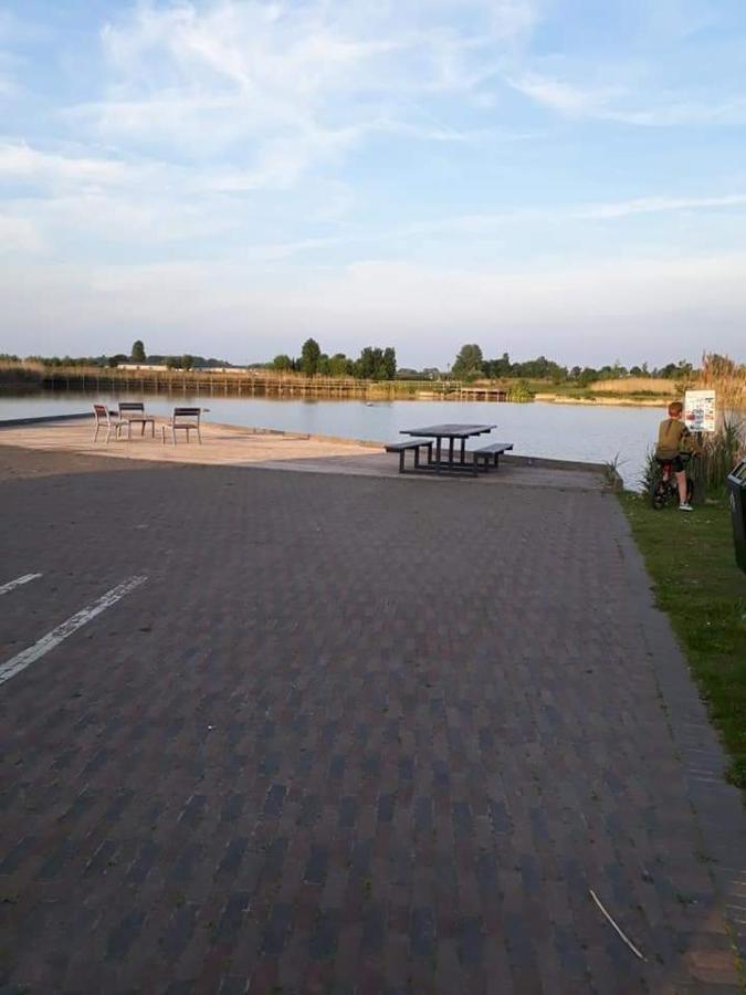 Luxueuze Stacaravan In Bredene Met Eigen Terras En Tuintje Exterior foto