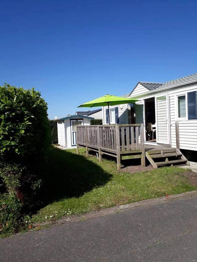 Luxueuze Stacaravan In Bredene Met Eigen Terras En Tuintje Exterior foto