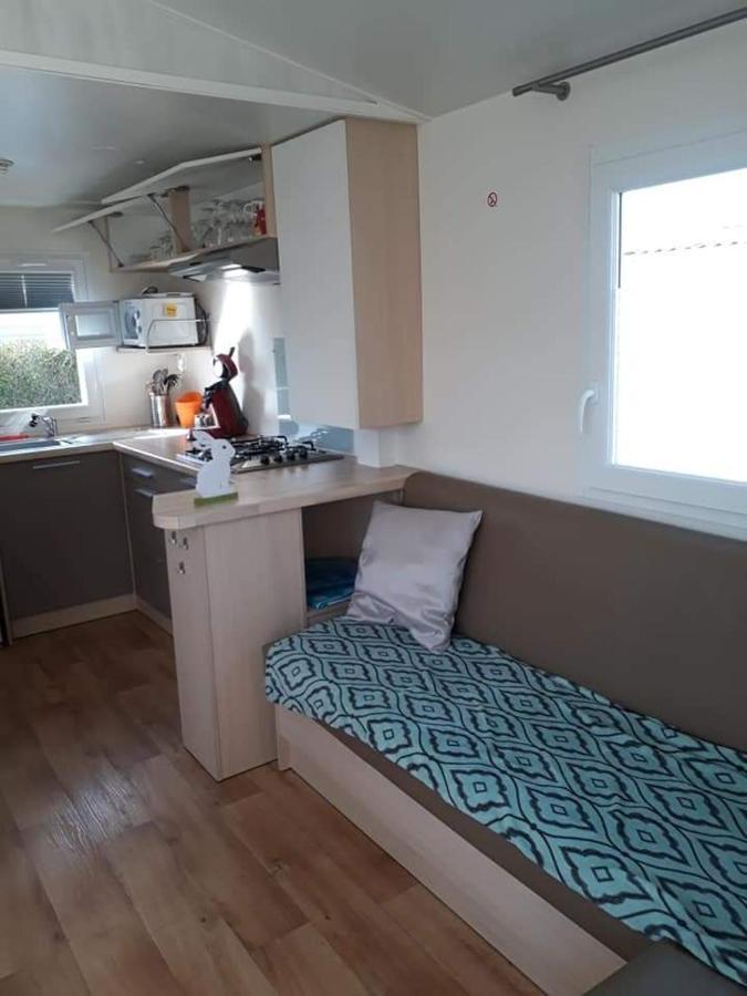 Luxueuze Stacaravan In Bredene Met Eigen Terras En Tuintje Exterior foto