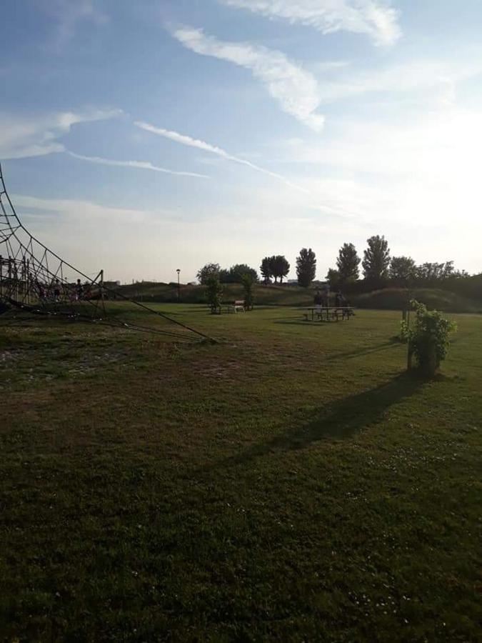 Luxueuze Stacaravan In Bredene Met Eigen Terras En Tuintje Exterior foto